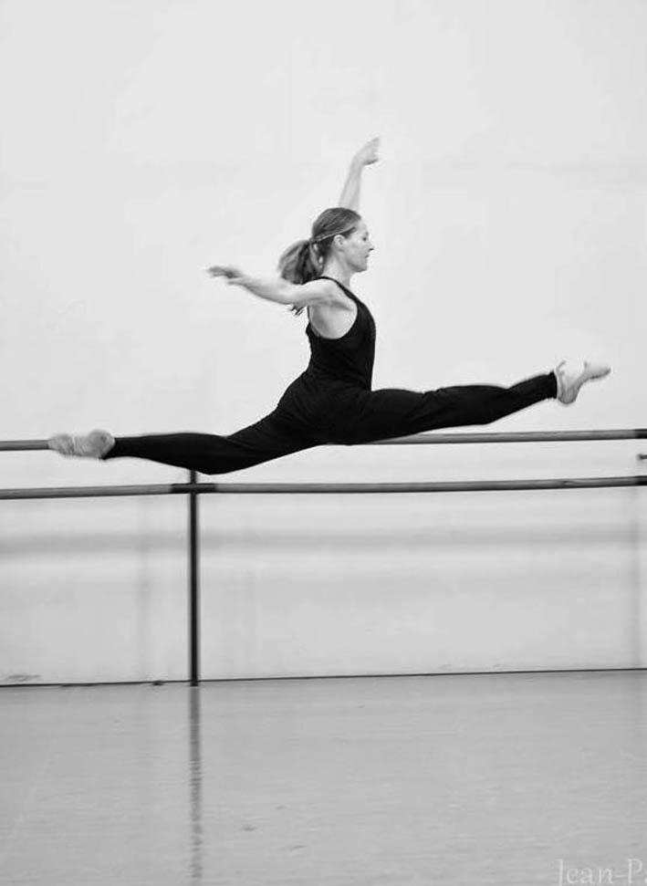 Anne Chevrier-Cremer, professeur de danse et danseuse dans la Cie AcontretempsDanse